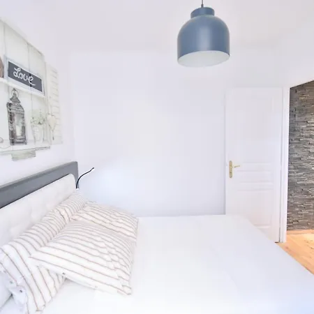 Apartment La - Charming 2 *